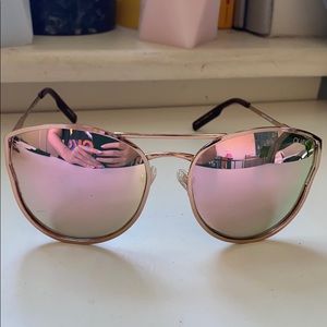 QUAY Cherry Bomb sunglasses in Gold